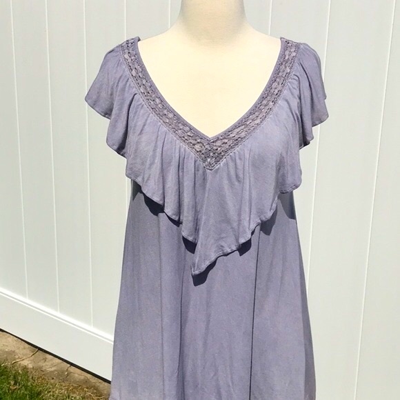 Max Jeans Blue Ruffled Double V Neckline Swing Top Size Medium - Picture 2 of 15